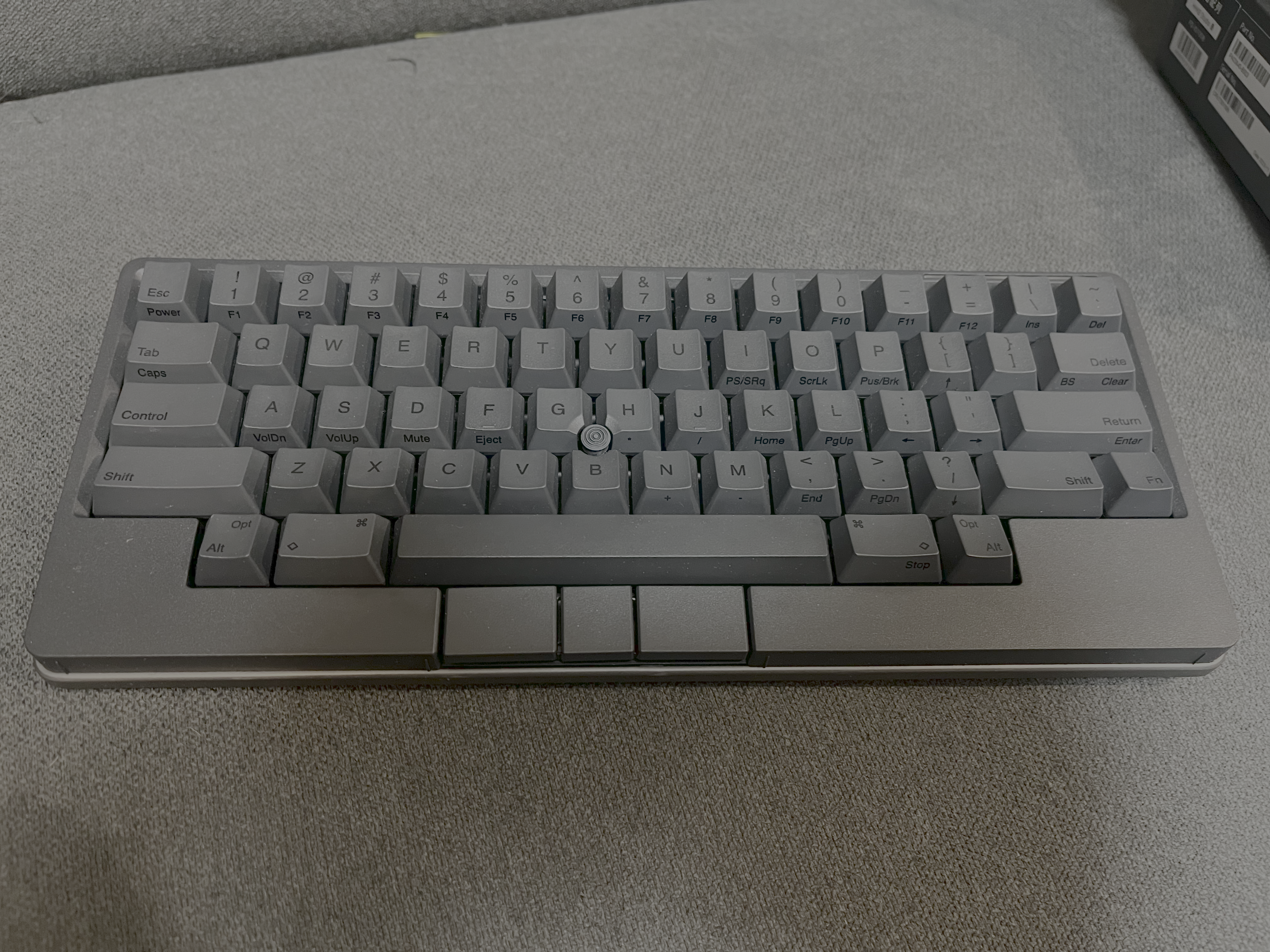 HHKBヘビーユーザーがHHKB Studioを正直レビュー|静電容量無接点に慣れた私には合わなかった理由